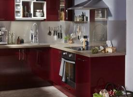 Rojo valiente y aún de moda para su cocina. 6 ideas modernas