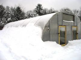 El calentamiento de invernaderos en invierno con las manos: las opciones