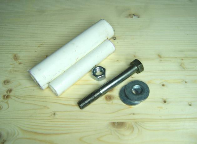 El corte de tubos de plástico 32 y 20 mm, M perno 12, la tuerca y la arandela
