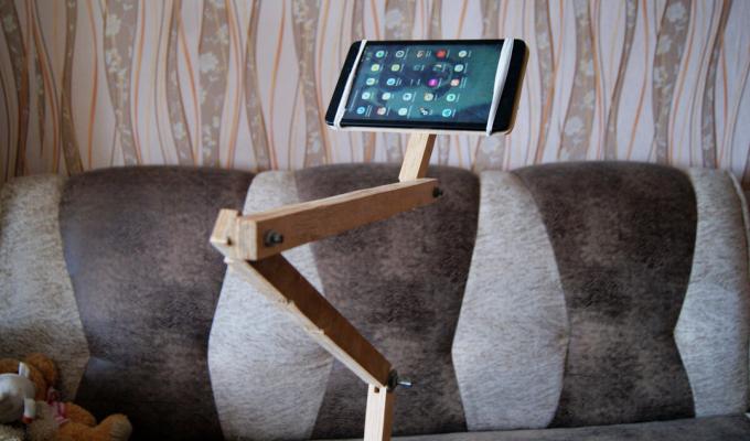 Soporte para Tablet (teléfono) con sus manos