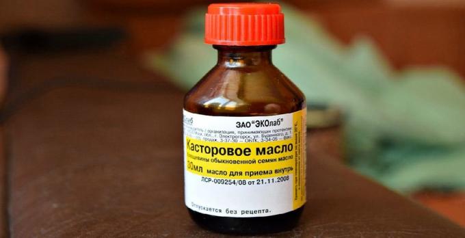 El aceite de ricino es vendido en una farmacia. Foto: Internet