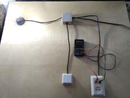El disyuntor de circuito de la conexión de la de un solo botón y tomas de corriente en la caja de terminales