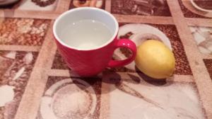 ¿Por qué bebo agua con limón y miel todos los días? 7 razones