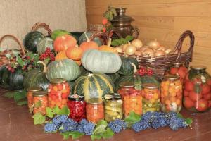 La alimentación de invierno otoño: cómo recoger y preservar los cultivos de cosecha de jardín