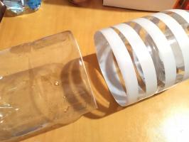 Tazón hecho de botellas de plástico para reemplazar el roto