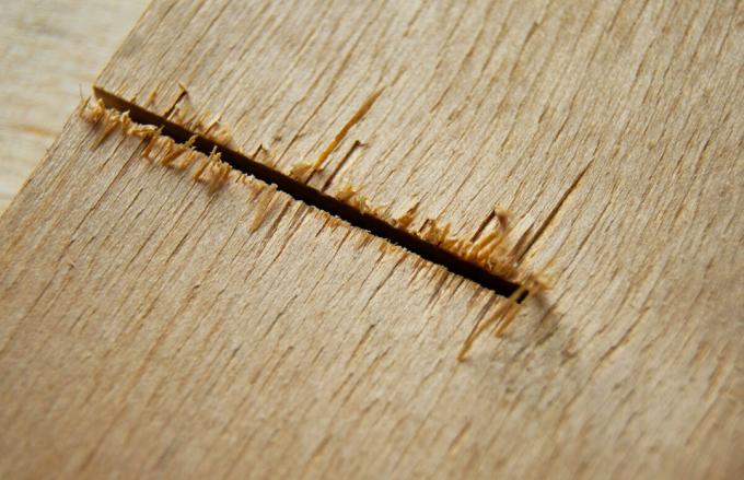 Cómo cortar el rompecabezas de madera contrachapada sin saltar