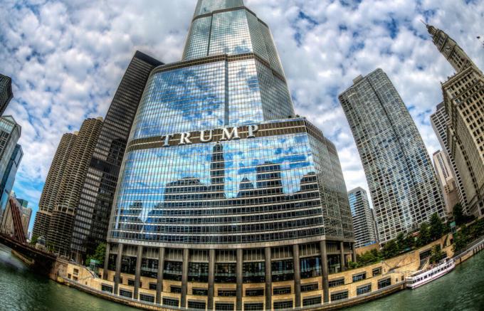 Ese es el edificio en el apartamento Trump ocupa 3 plantas en un ático en las plantas superiores. (Fuente de la imagen - Yandex-fotos)