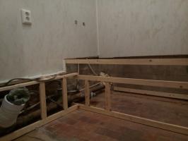 Transfiguración baño opaco en un baño limpio. reparación económica. paneles de PVC: la instalación en paredes y techos
