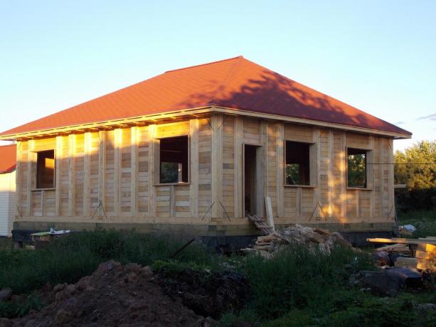 etapa de construcción, el endurecimiento de las pared - cincuenta de mesa. foto del autor