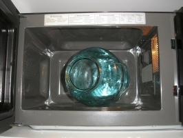 Esterilizar los frascos de espacios en blanco en el microondas: fiable y rápido